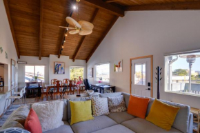 Breezy and Central Monterey Apt with Bay View!